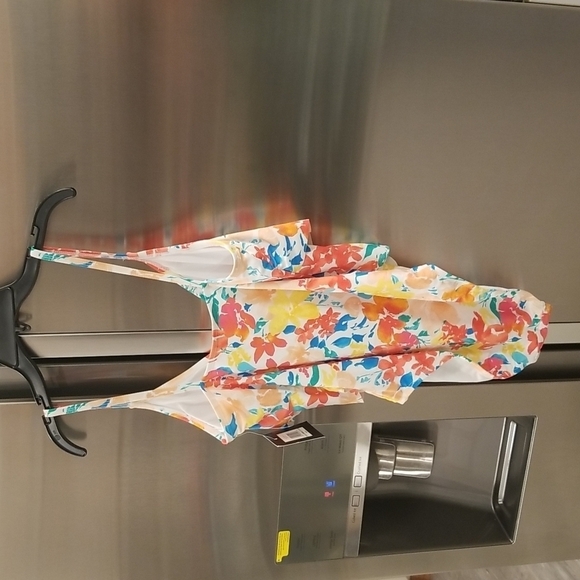 💕ELLEN TRACY💕 One Piece Ruffle Swimsuit ~ Abstract Floral Print 8 NWT - Picture 2 of 12